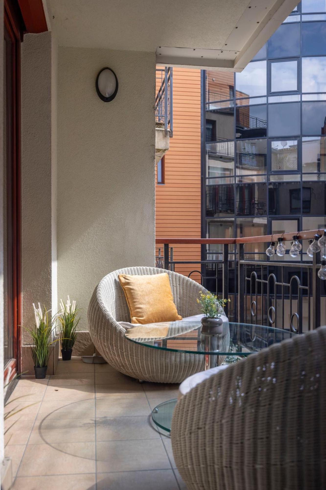 Exclusive Central Suite With Balcony By Prestige Homes Будапеща Екстериор снимка