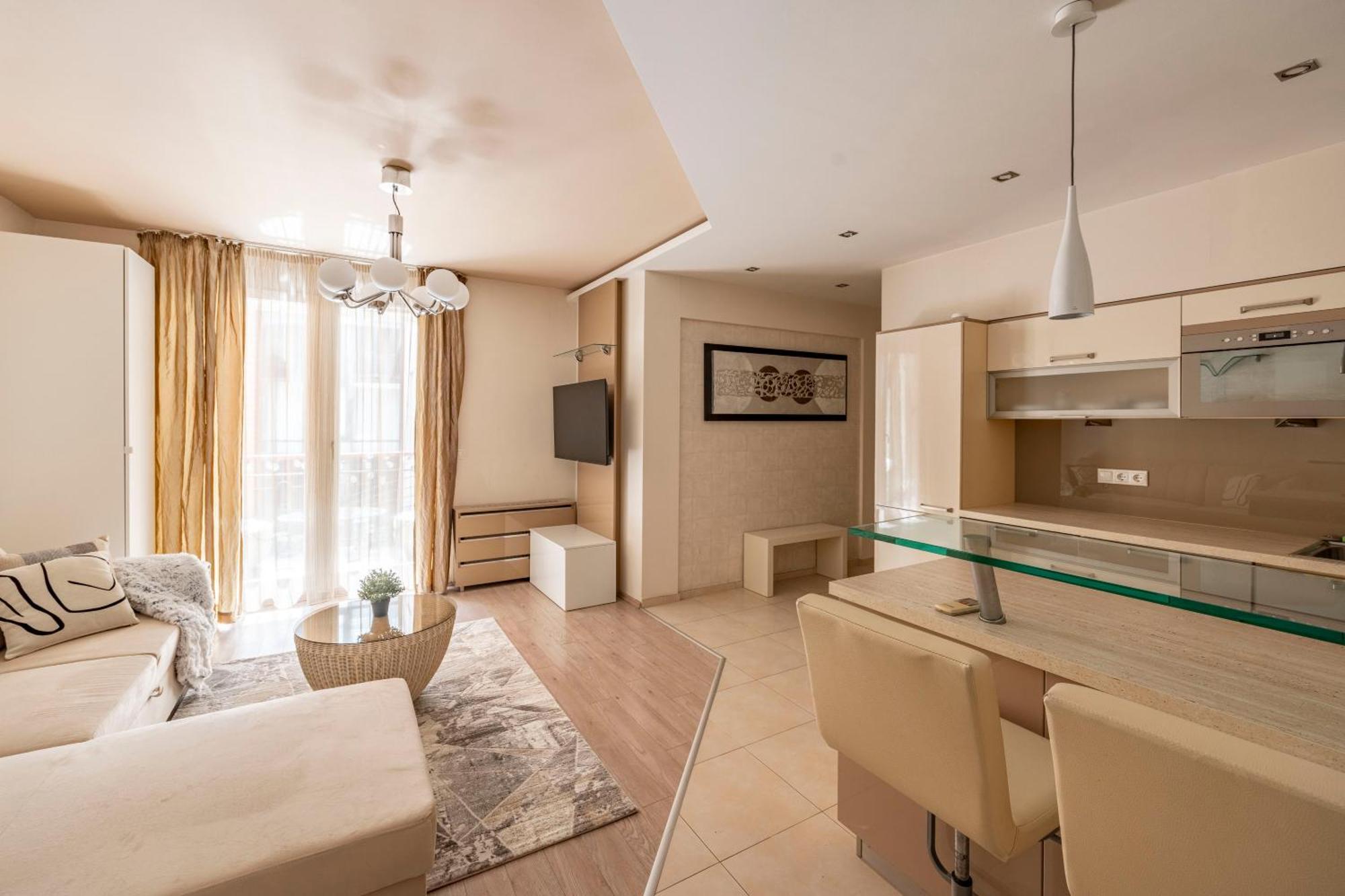 Exclusive Central Suite With Balcony By Prestige Homes Будапеща Екстериор снимка